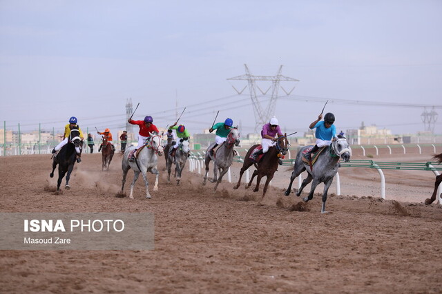 مسابقات اسب دوانی کورس پاییزه یزد در دور هفتم