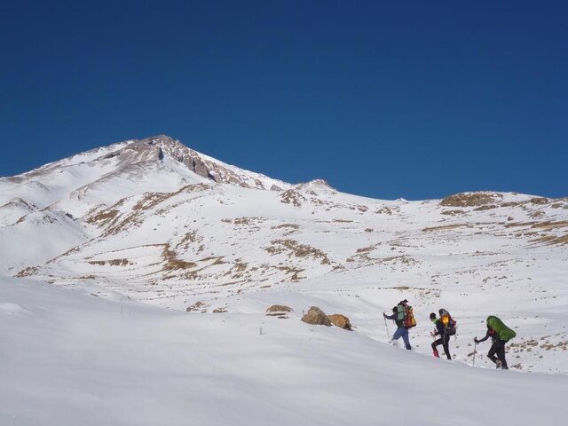 صعود زمستانه کوهنوردان استان بر بام تفتان