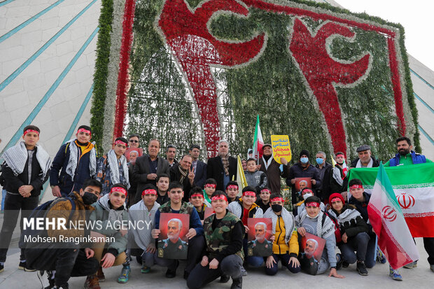 جشن پیروزی انقلاب/ برگزاری راهپیمایی در تهران و ۱۴۰۰ شهر ایران