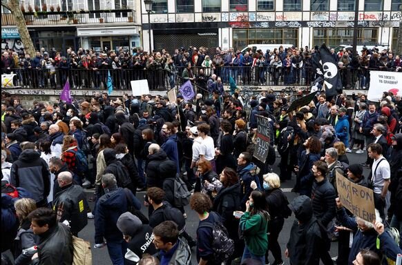 اعتراضات میلیونی در فرانسه از کنترل خارج شد