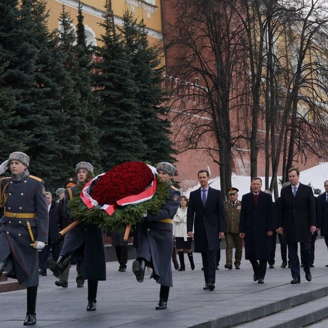 بشار اسد تاج گلی بر روی مزار سرباز گمنام در مسکو گذاشت