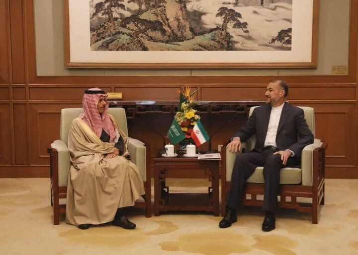وزرای خارجه ایران و عربستان در چین دیدار و گفتگو کردند