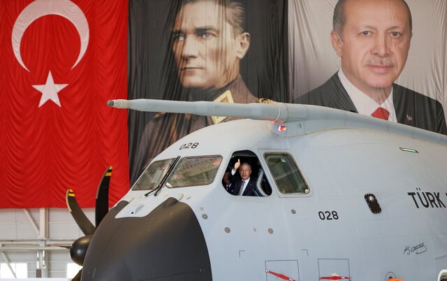وزیر دفاع ترکیه: ما به یک بازیگر مهم در بازار بین المللی تبدیل شده‌ایم