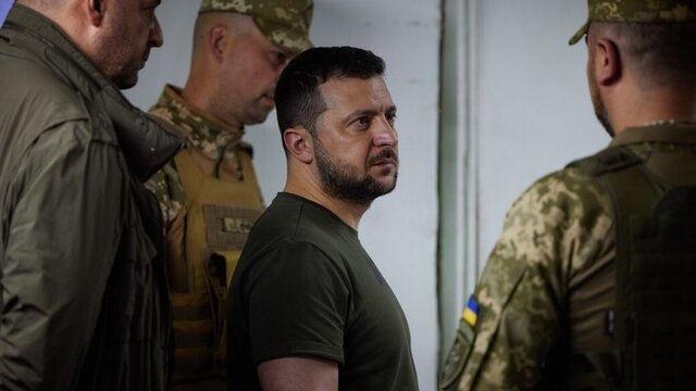 تحلیلگر سابق سیا: کودتای احتمالی ارتش اوکراین، زلنسکی را تهدید می‌کند