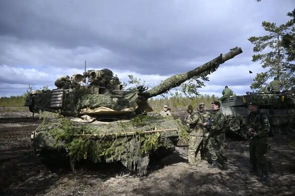 زلنسکی: اولین تانک‌های آمریکایی آبرامز وارد اوکراین شدند