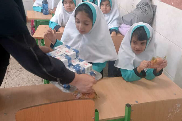 صحرائی: توزیع شیر رایگان در مدارس در حال اجرایی شدن است