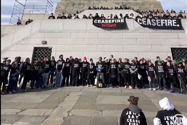 تظاهرات ضدجنگ اطراف مجسمه آزادی در نیویورک+ فیلم