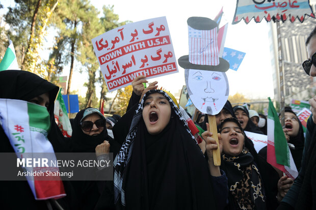 راهپیمایی ۱۳ آبان‌ در تهران و سراسر کشور آغاز شد