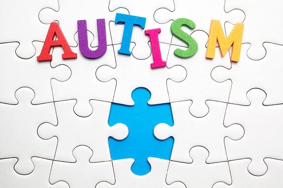 اختلال اوتیسم با معلولیت ذهنی تفاوت دارد