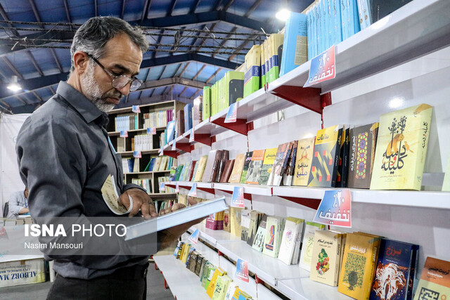 فروش قسطی کتاب به کارگران در نمایشگاه «یار مهربان» یزد