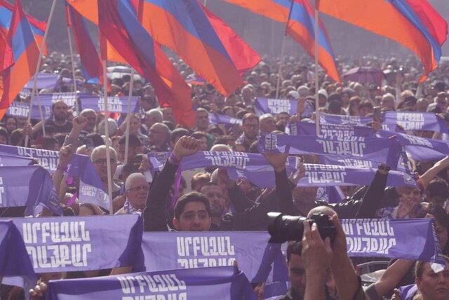 تظاهرات گسترده در ایروان در اعتراض به واگذاری روستاها به باکو