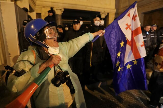 درگیری معترضان و پلیس گرجستان قبل از جلسه پارلمان درباره لایحه «عوامل خارجی»