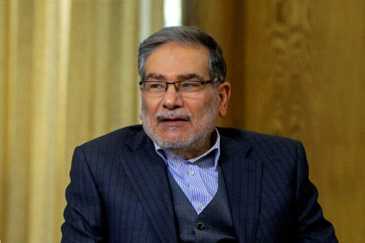 شمخانی: وزیر خارجه ایران با اختیارات کامل راهی عمان است