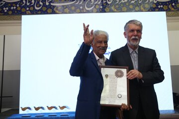 اختتامیه نخستین جشنواره موسیقی بی‌کلام خلیج فارس برگزار شد/ اعطای نشان درجه یک هنری به ۲ پیشکسوت جنوبی