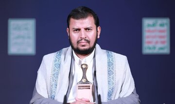 الحوثی:  آمریکا از کشورهای عربی پول می‌گیرد و به اسرائیل می‌دهد/ ایران مسیر شرافتمندانه‌ای را با پذیرش مساله فلسطین در پیش گرفت