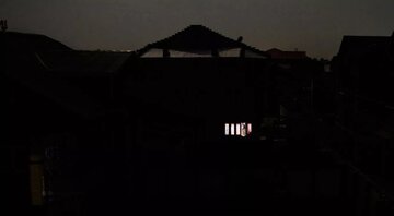 انفجار در مرز هند و پاکستان ساعاتی پس از توافق؛همسایگان هسته‌ای یکدیگر را به نقض آتش‌بس متهم کردند/شهرها در خاموشی فرو رفت