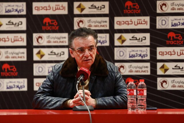 زنوزی: جشن قهرمانی تراکتور در لوای پرچم ایران برگزار شود