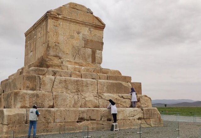 مرمتگر باید عاشق باشد نه کاسب و جاهل!