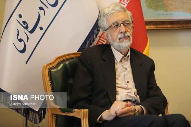 مصوبات فرهنگستانِ زبان را اجباری نمی‌کنیم