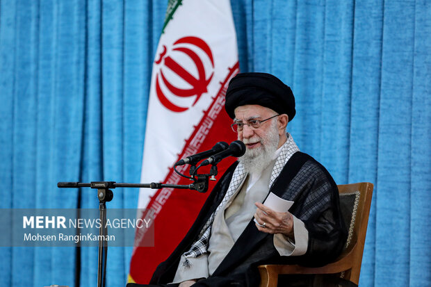 رهبر انقلاب: انقلاب اسلامی ایران دنیای غرب را غافلگیر کرد