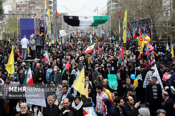 فریاد عزت و اقتدار مردم تهران در راهپیمایی «جمعه‌های خشم و نصر»