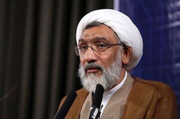 پورمحمدی: واقعا نگرانی آمریکا این است که بخواهیم به بمب اتمی نزدیک شویم؟/ باید هر روز تحریم جدیدی تحمل کنیم؟/مذاکره میدان رقابت برای گرفتن حق است