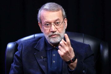 لاریجانی: با رهبری حکیمانه مقام معظم رهبری بر دهن ترامپ کوبیدیم/ ترامپ شومن است و با سر و صدا می خواهد کشورها را تصاحب کند