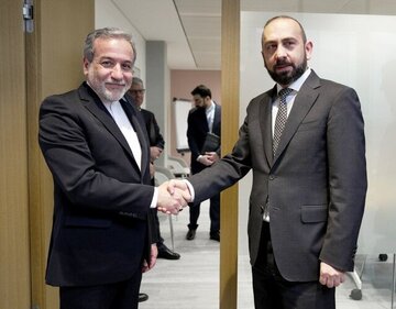 رایزنی تلفنی عراقچی و میرزویان درباره صلح باکو و ایروان