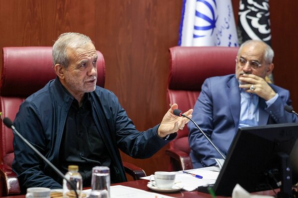 پزشکیان: شناسنامه‌دار کردن کالاها راهکار نجات از قاچاق و احتکار است