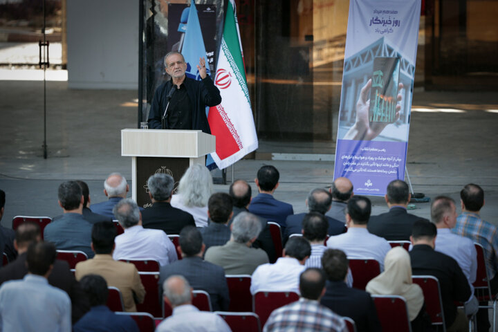 پزشکیان: هم‌اکنون با کمک مردم تمام مدارس سنگی و کانکسی را جمع کرده‌ایم
