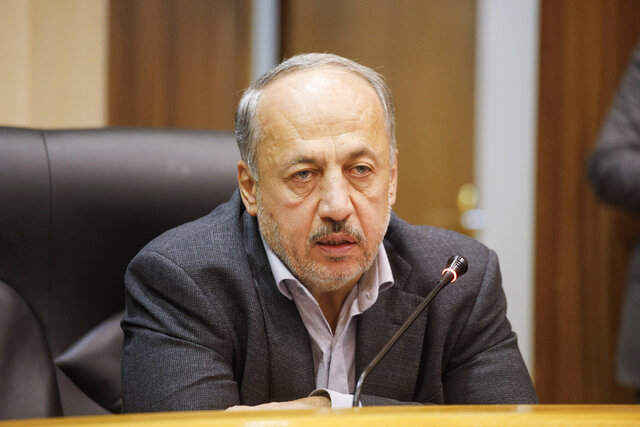 اختصاص ۴۰۰۰ تاکسی برقی به تهران/ ورود اولین واگن قطار چینی به کشور در اسفند ماه